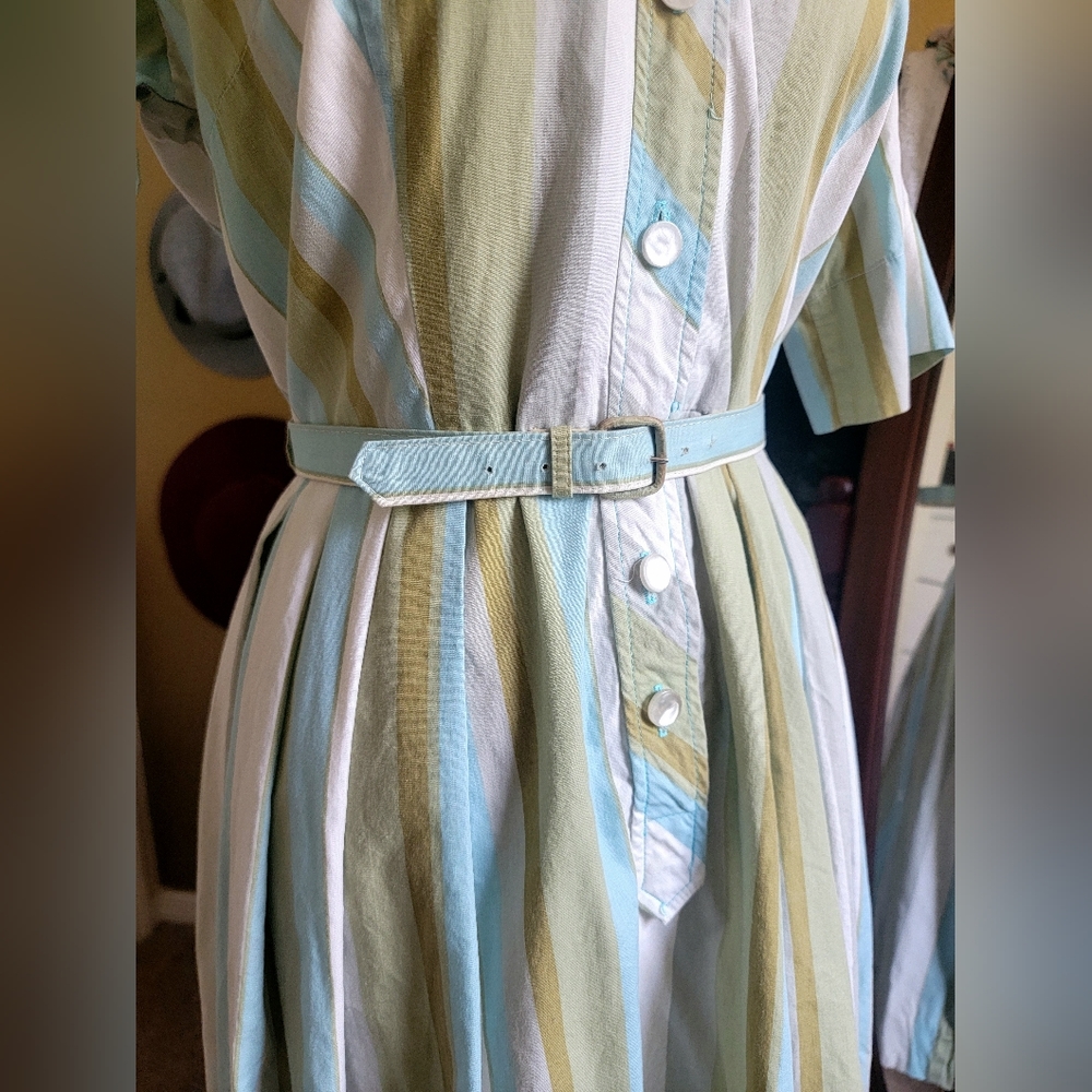 *Beautiful Vintage Stripped Spring Midi Dress* - Picture 8 of 9